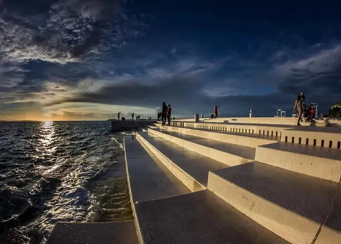 Golden アパート ザダル