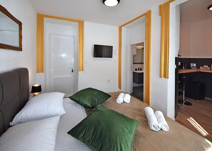 Golden アパート ザダル